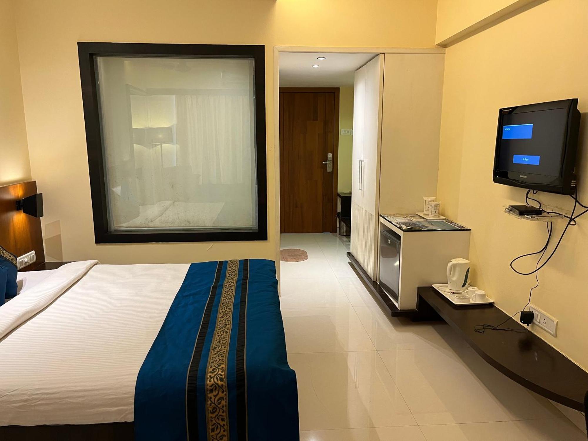 Hotel Landmark Ratnāgiri Εξωτερικό φωτογραφία