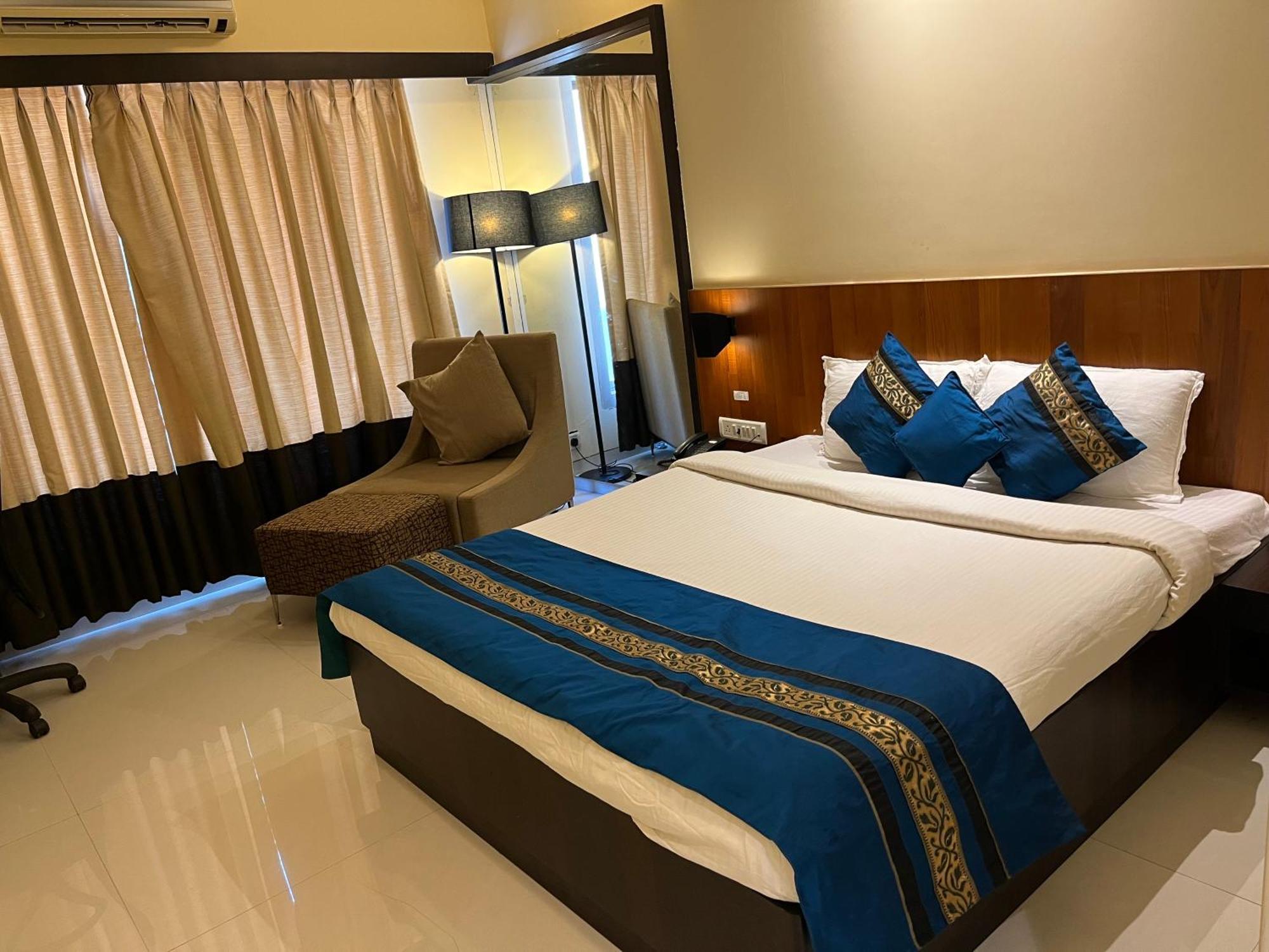 Hotel Landmark Ratnāgiri Εξωτερικό φωτογραφία