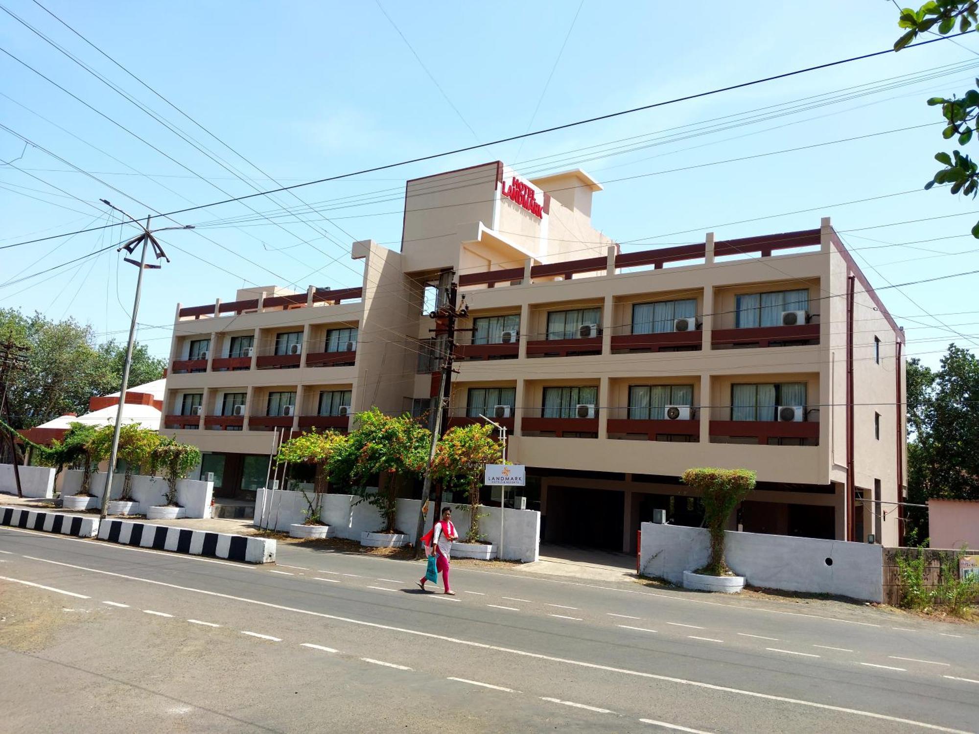 Hotel Landmark Ratnāgiri Εξωτερικό φωτογραφία