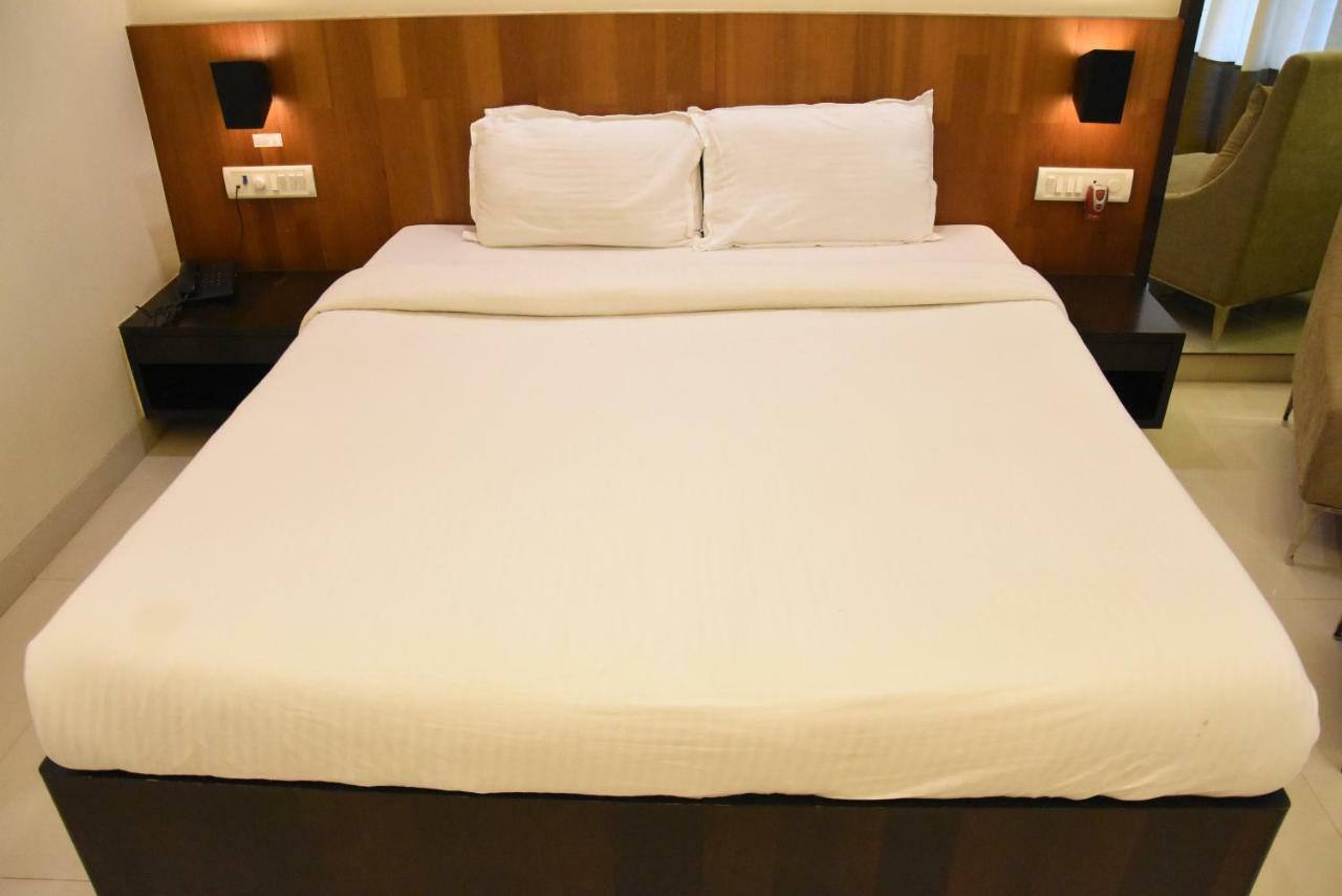 Hotel Landmark Ratnāgiri Εξωτερικό φωτογραφία