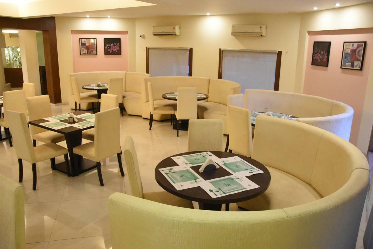 Hotel Landmark Ratnāgiri Εξωτερικό φωτογραφία