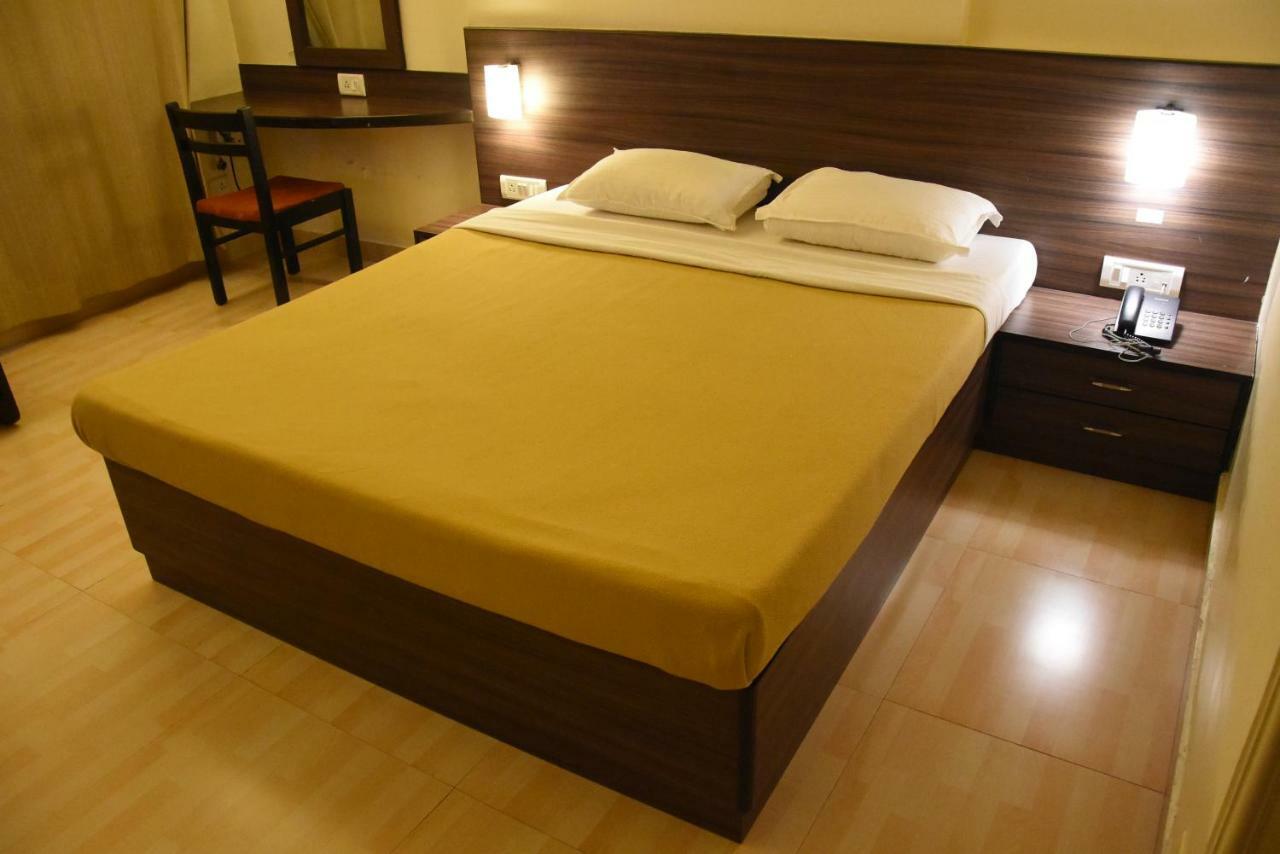Hotel Landmark Ratnāgiri Εξωτερικό φωτογραφία